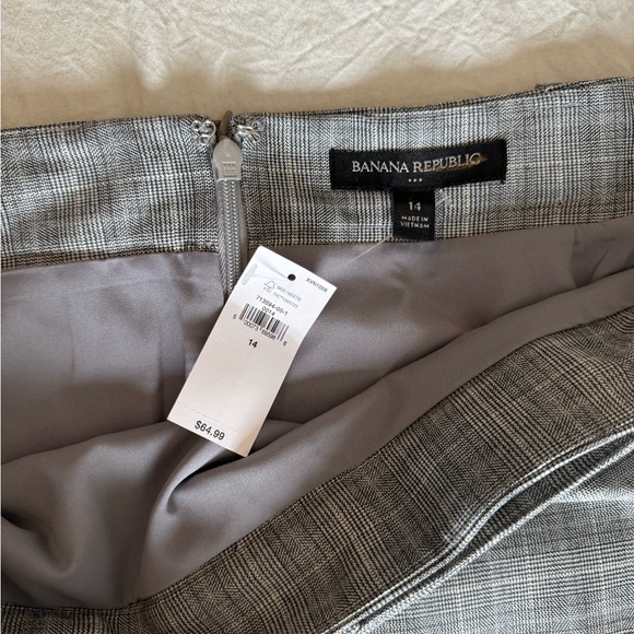 Banana Republic Black and white plaid pencil skirt. - Picture 2 of 2